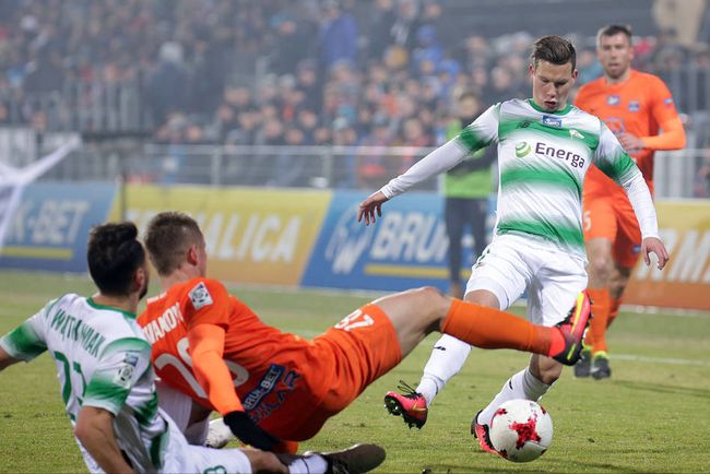 一个充满动 一个充满动